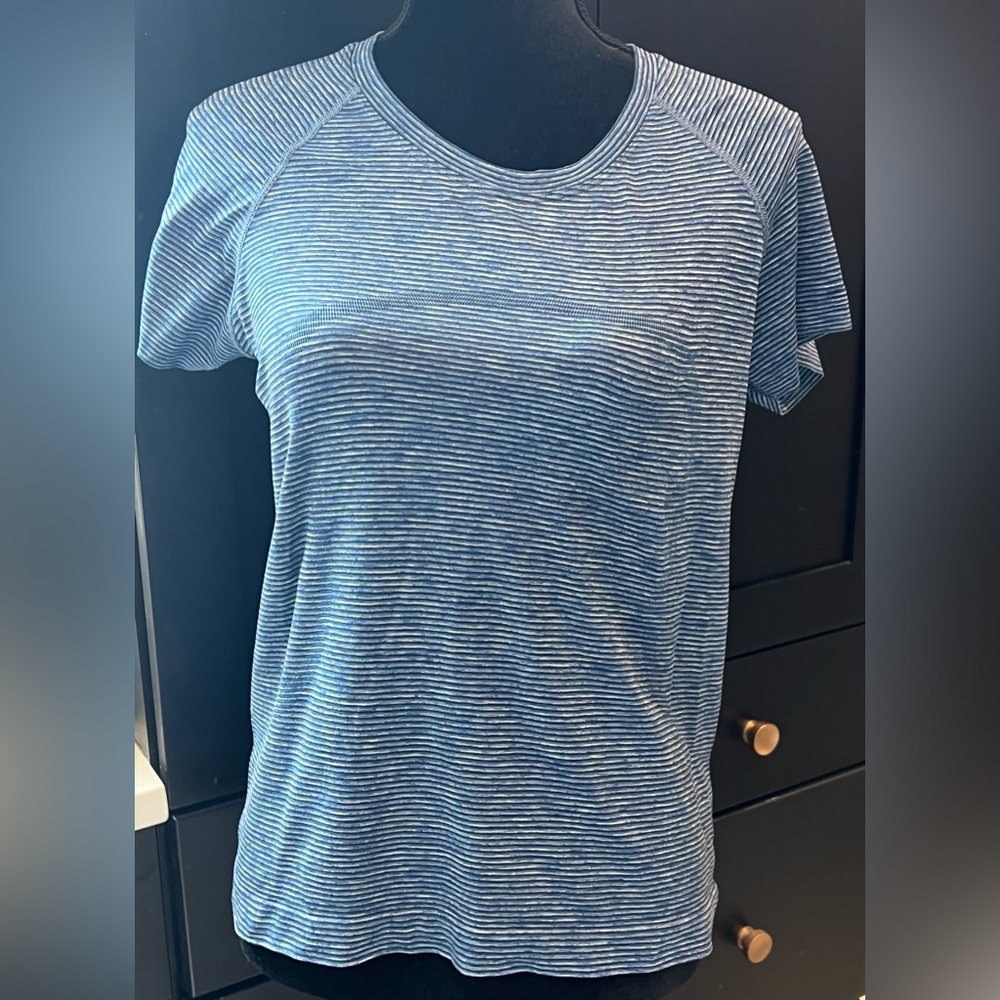 Lululemon Swiftly Tech Sort-Sleeve Shirt / Size 10